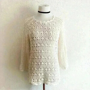 Crochet off white long sleeve top‎